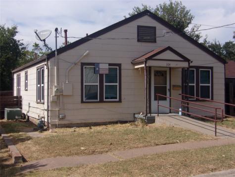304 Hulme Street Bowie TX 76230