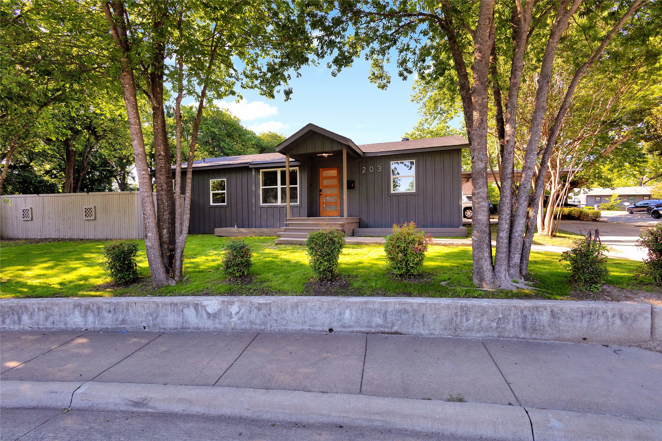 203 Broad Street Mckinney TX 75069