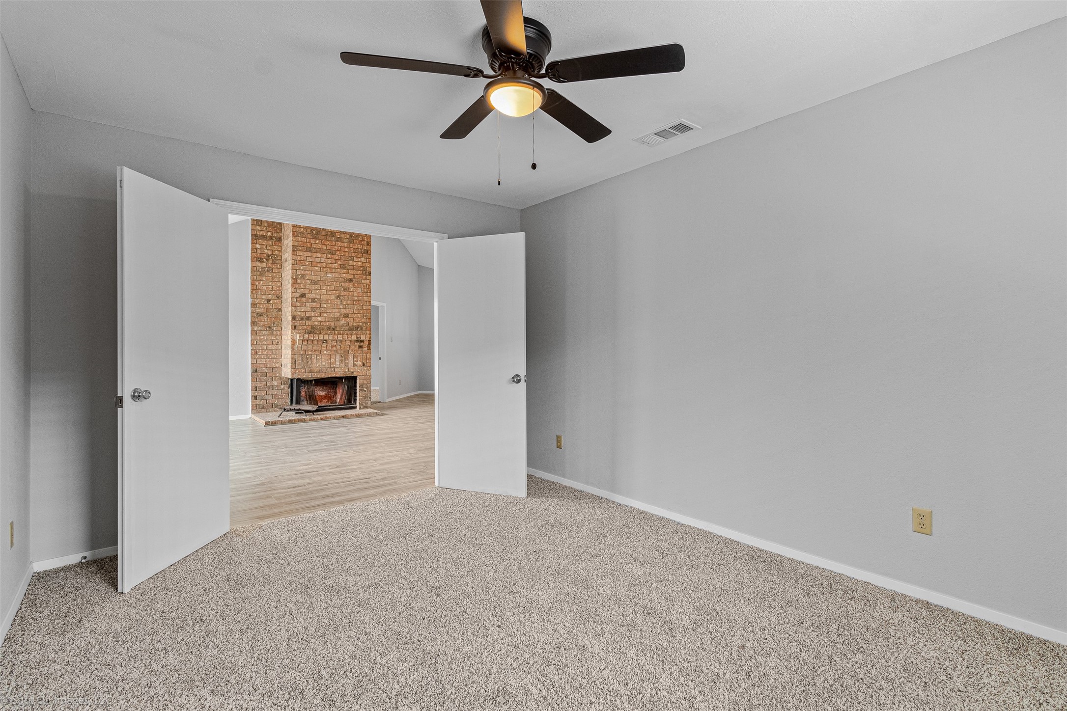 202 E Schreiber Street Garland TX 75040