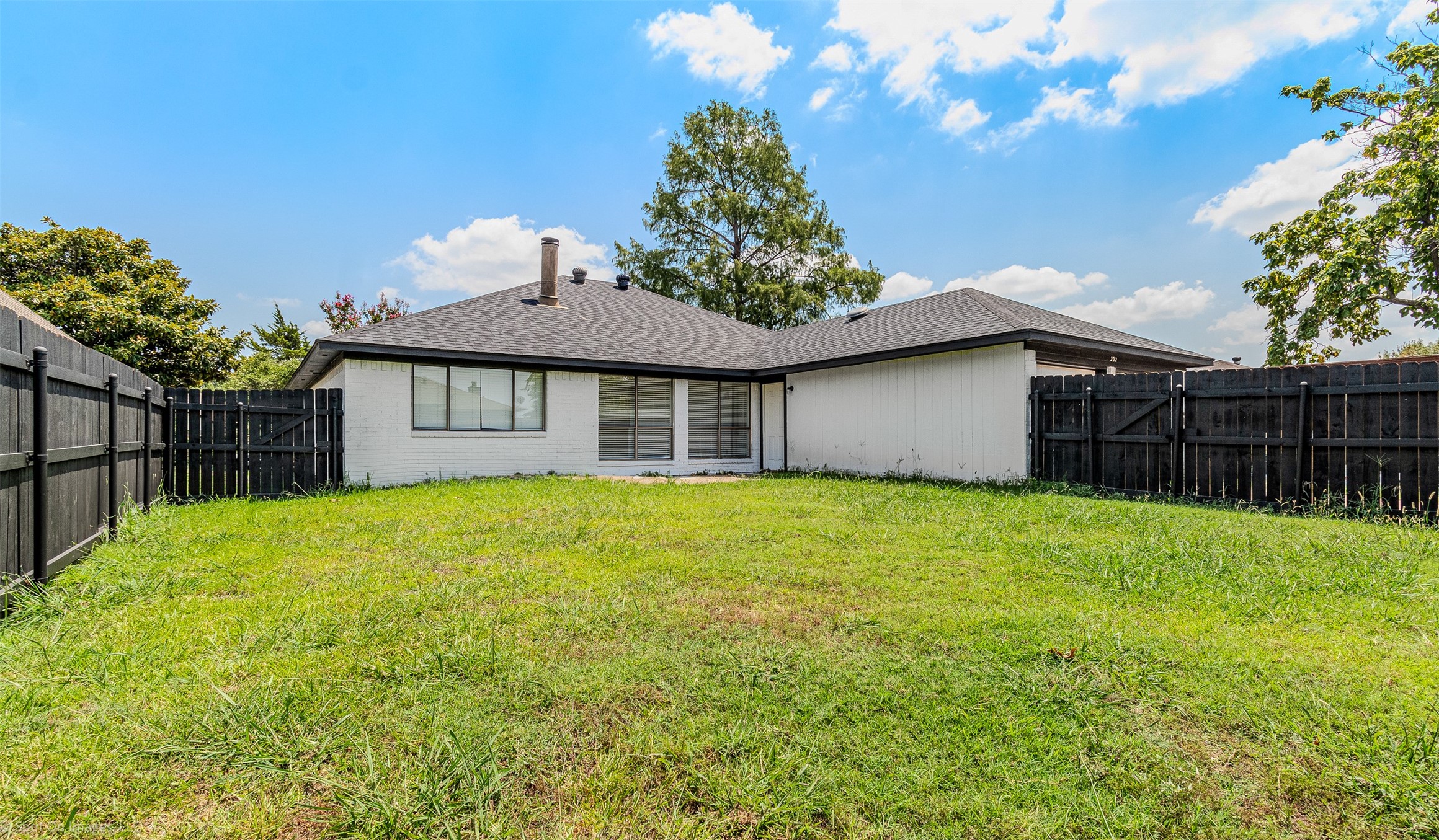 202 E Schreiber Street Garland TX 75040