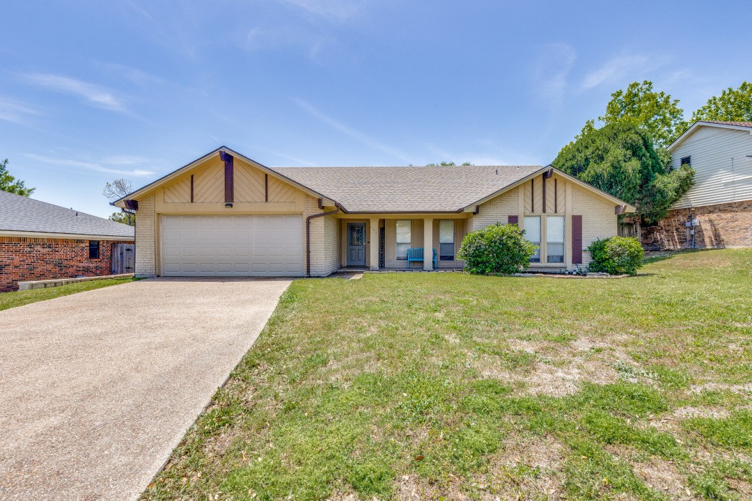 405 Meadowhill Drive Benbrook TX 76126