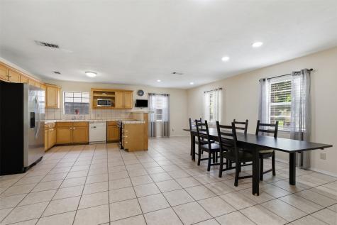 1505 Montclair Street Arlington TX 76015