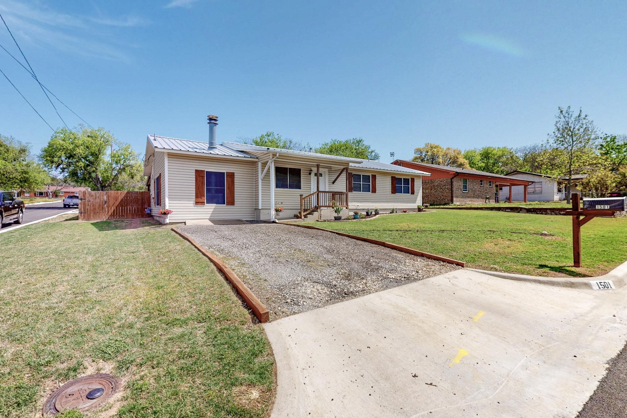 1501 S Elm Street Weatherford TX 76086