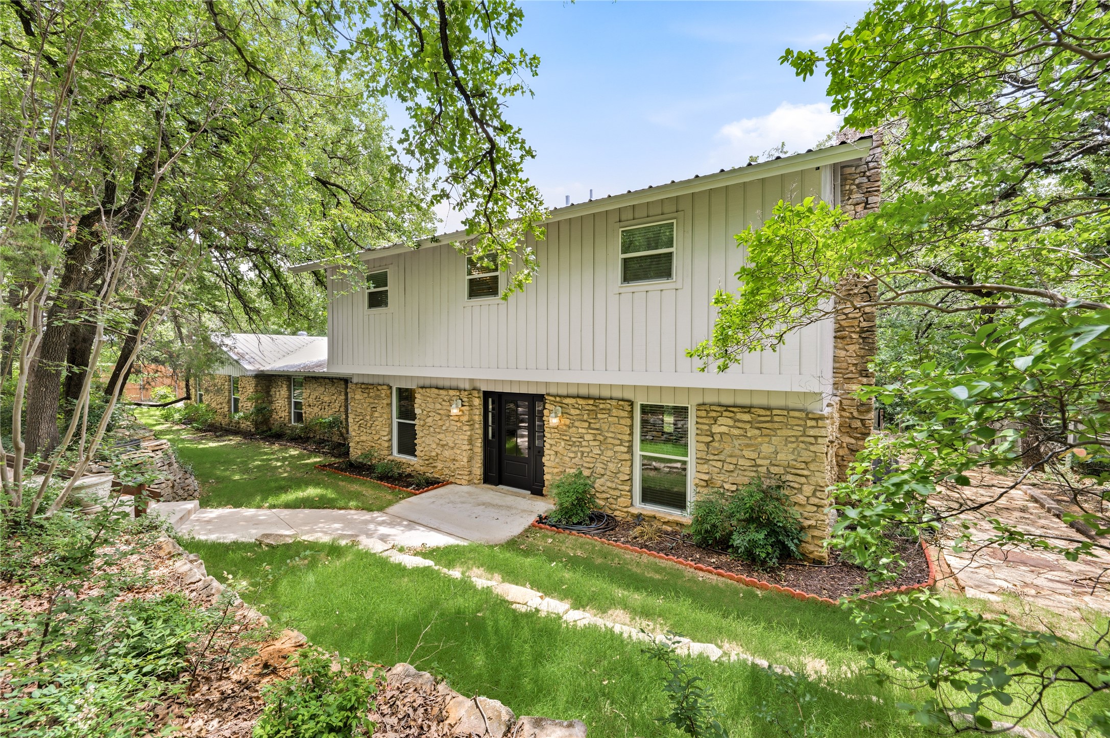 2127 Los Robles Street Grapevine TX 76051