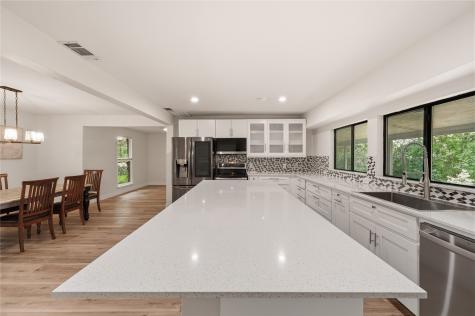 2127 Los Robles Street Grapevine TX 76051