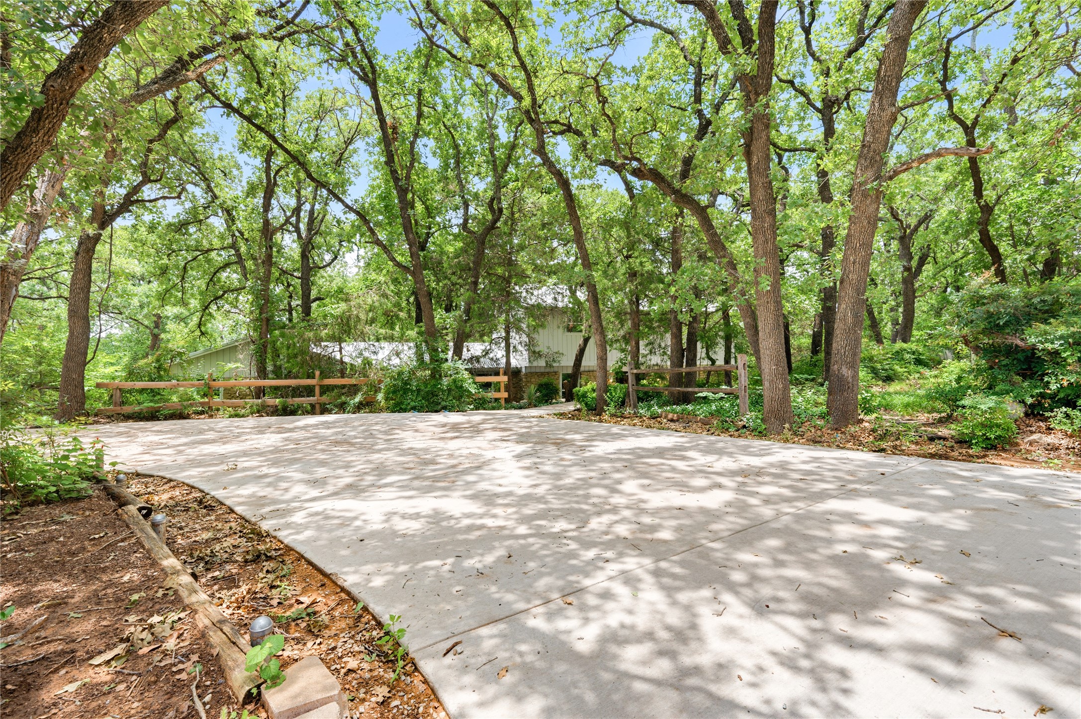 2127 Los Robles Street Grapevine TX 76051