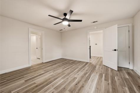 2127 Los Robles Street Grapevine TX 76051