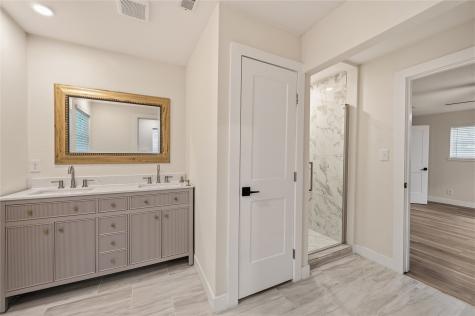 2127 Los Robles Street Grapevine TX 76051