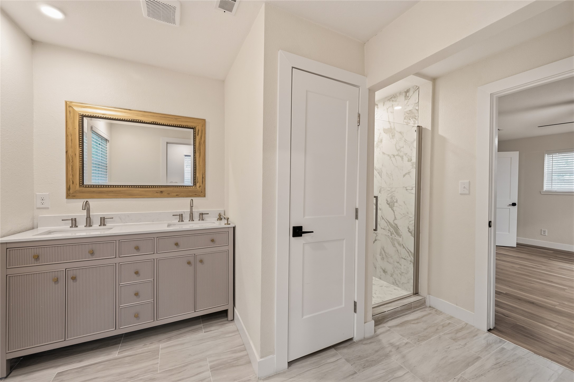 2127 Los Robles Street Grapevine TX 76051