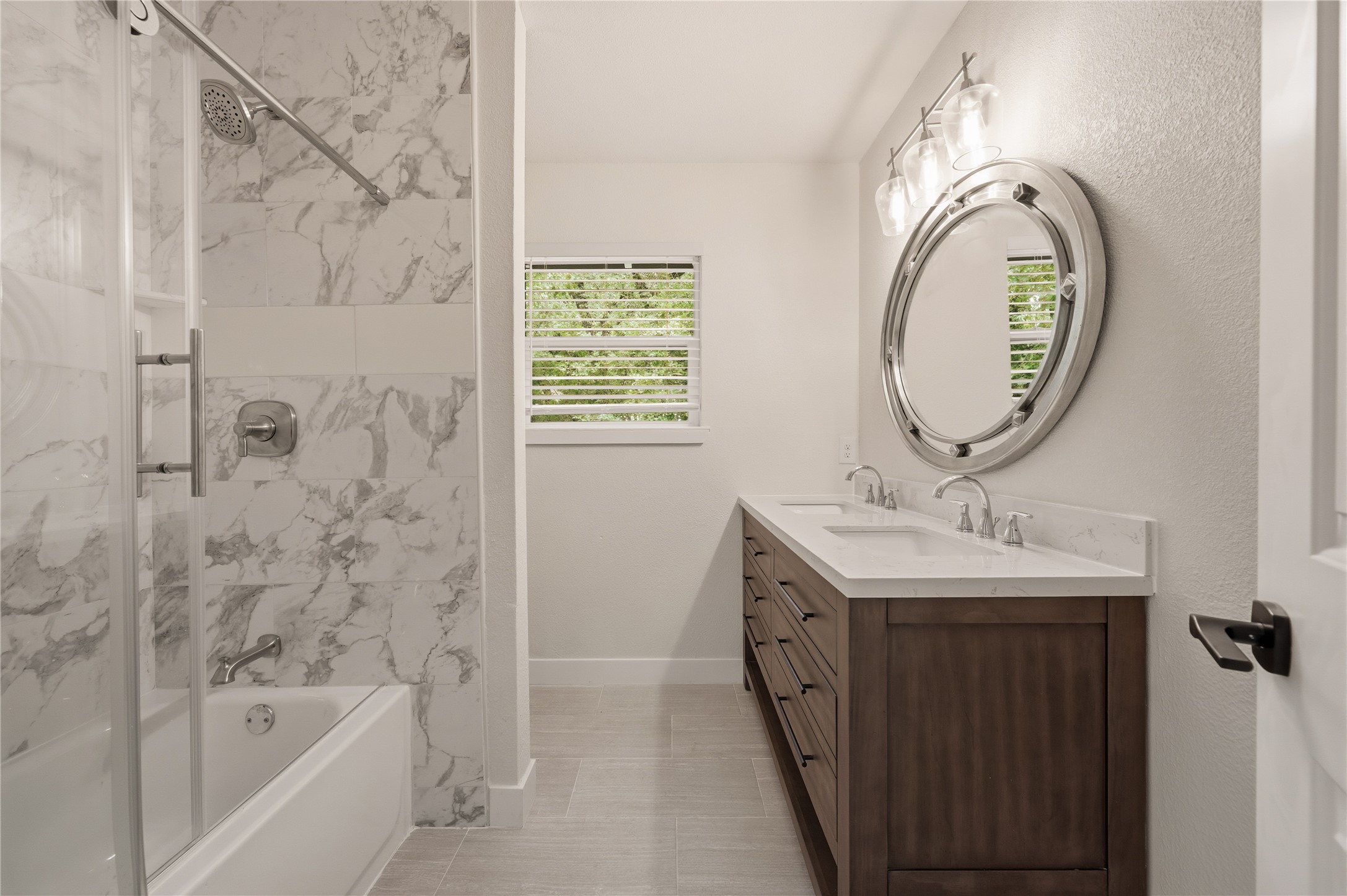 2127 Los Robles Street Grapevine TX 76051