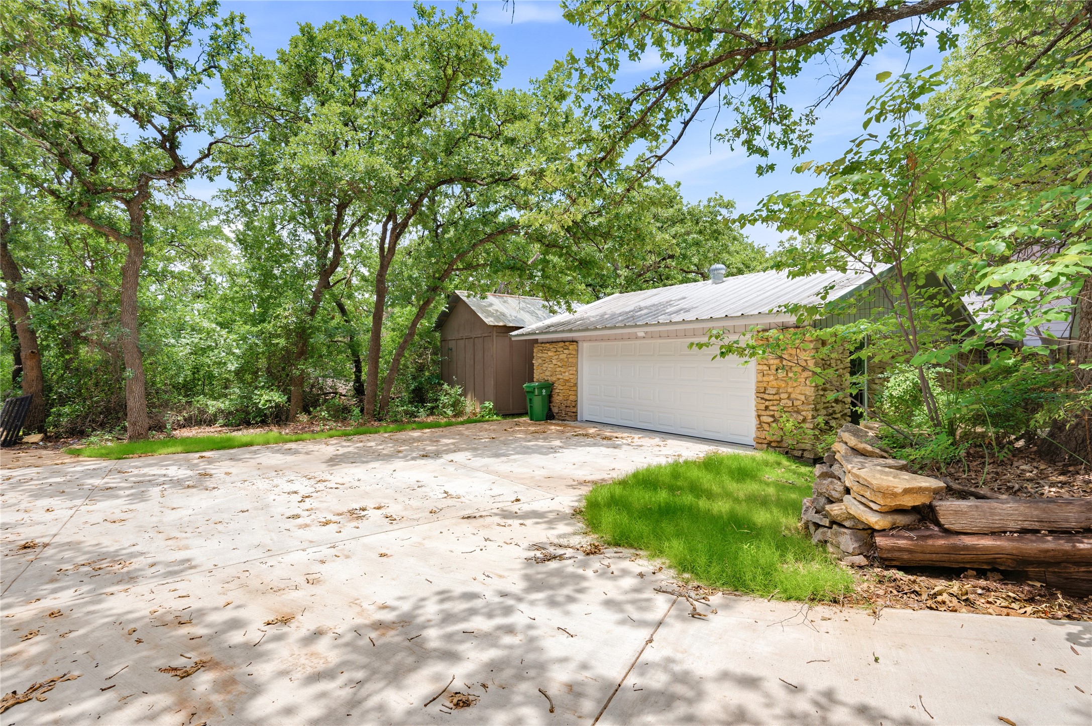 2127 Los Robles Street Grapevine TX 76051