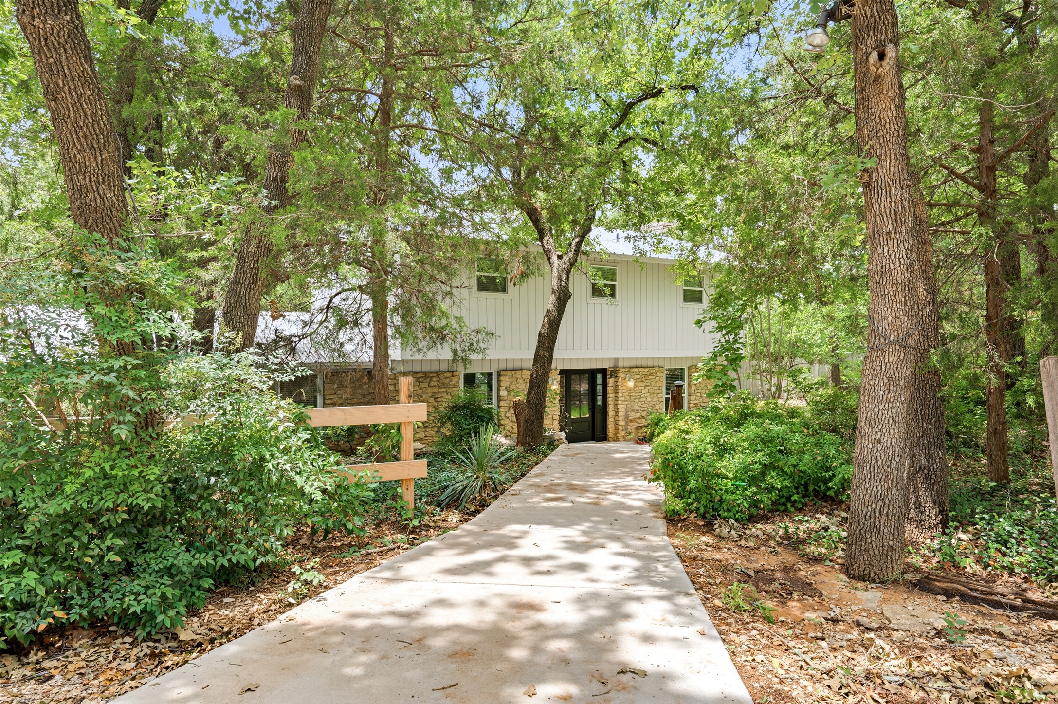 2127 Los Robles Street Grapevine TX 76051