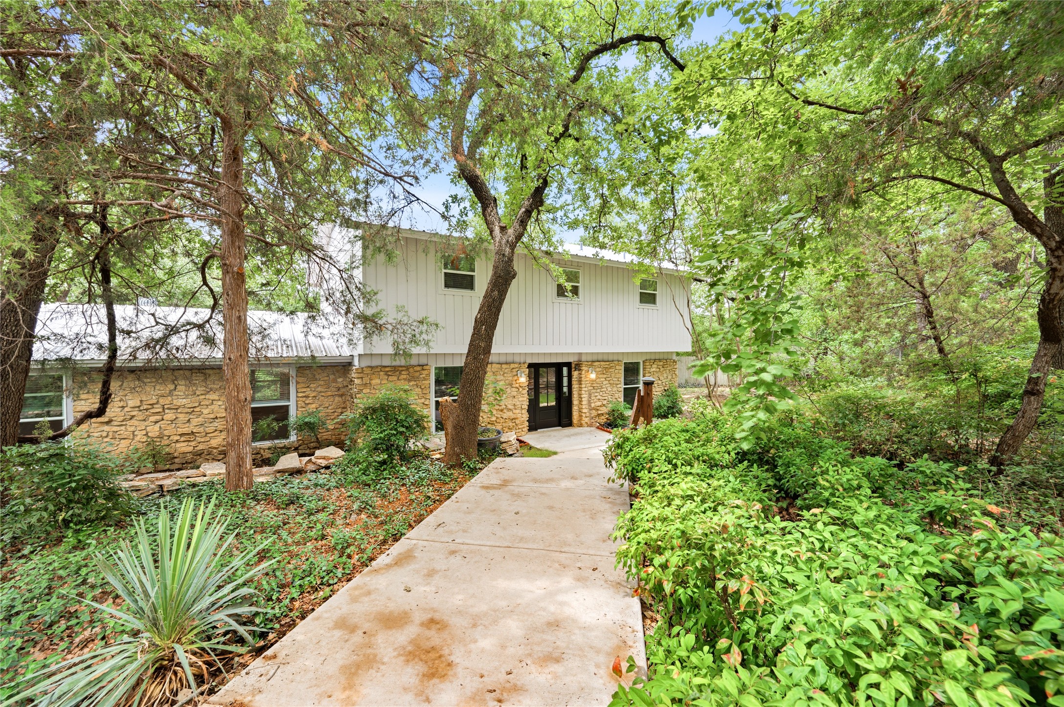 2127 Los Robles Street Grapevine TX 76051