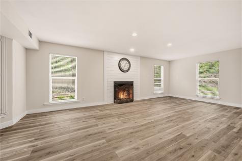 2127 Los Robles Street Grapevine TX 76051