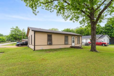 909 S Carlton Street Ennis TX 75119