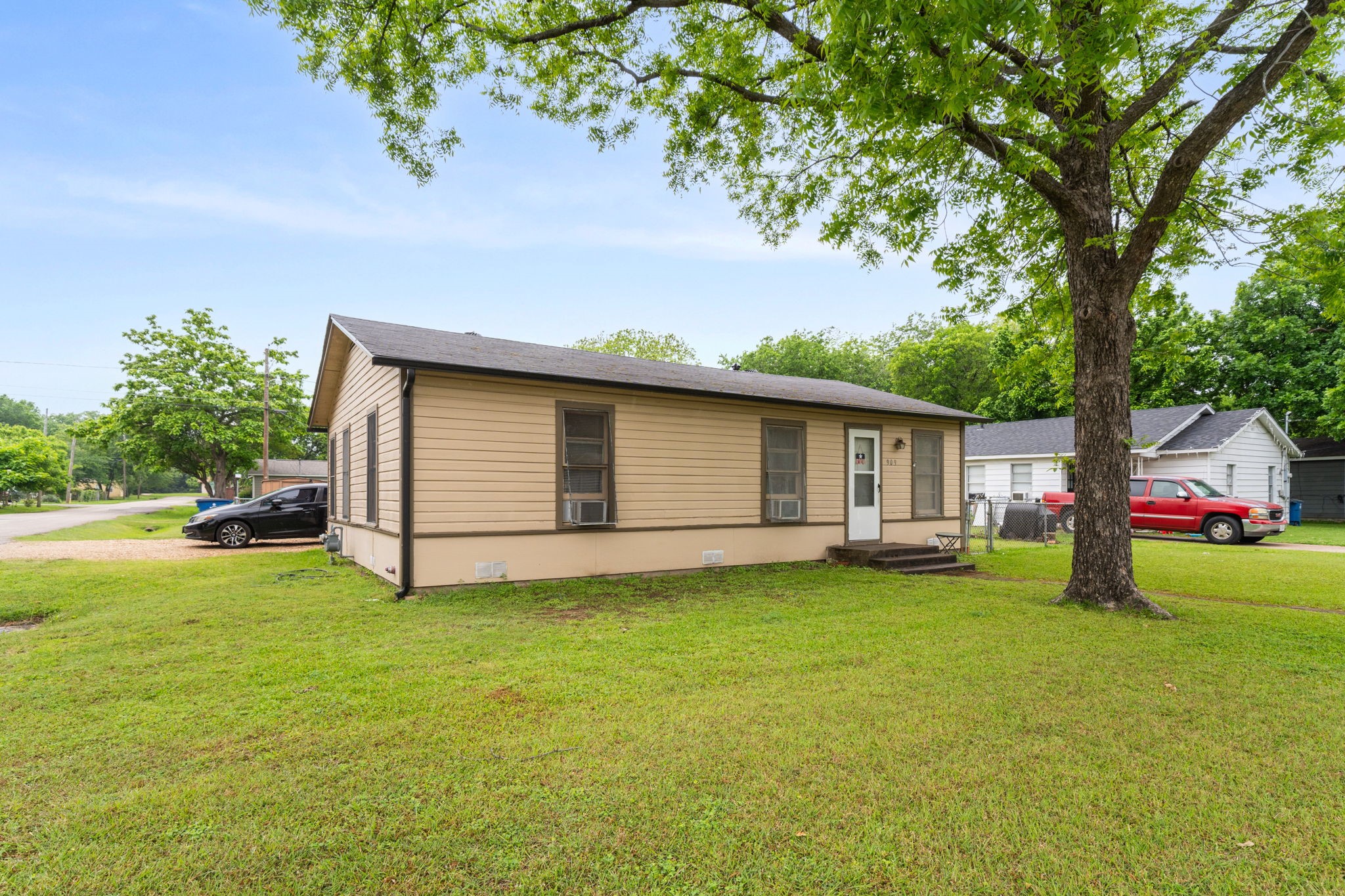 909 S Carlton Street Ennis TX 75119