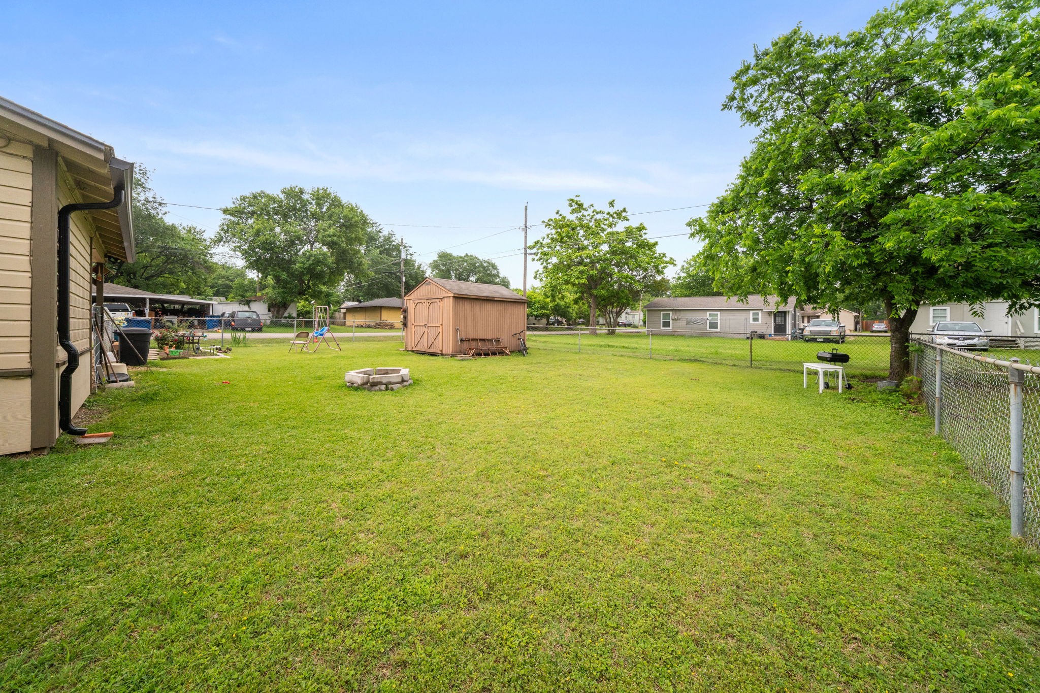 909 S Carlton Street Ennis TX 75119