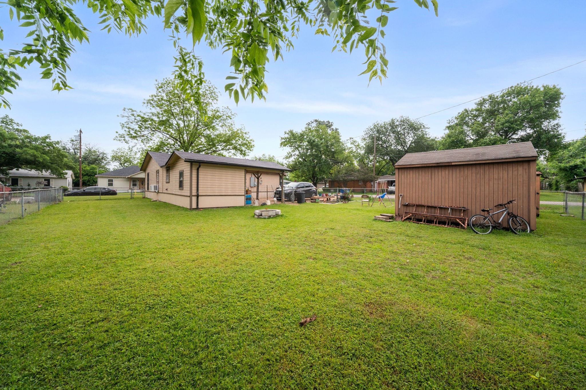 909 S Carlton Street Ennis TX 75119