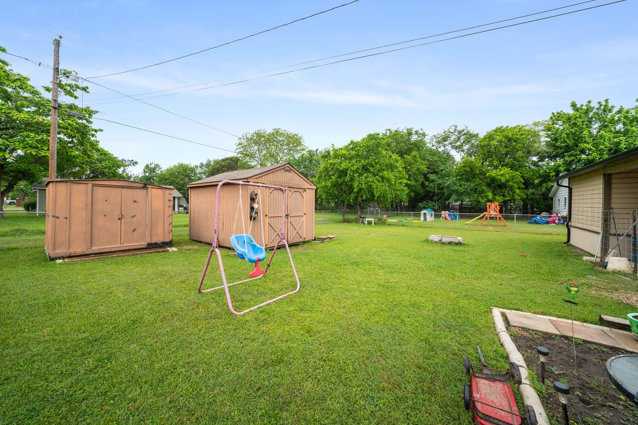 909 S Carlton Street Ennis TX 75119