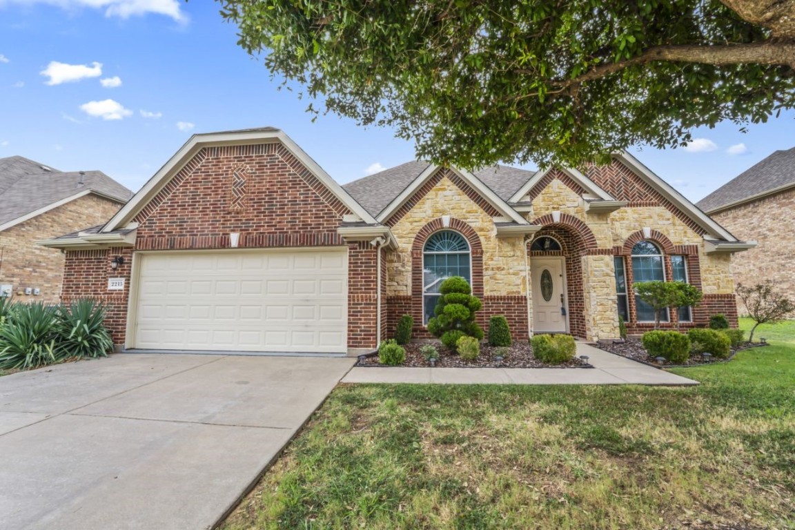 2215 Harrier Street Grand Prairie TX 75052