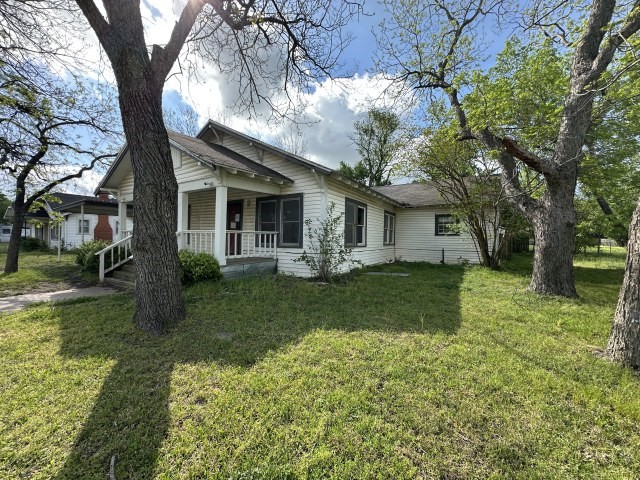 908 E Titus Street Mexia TX 76667