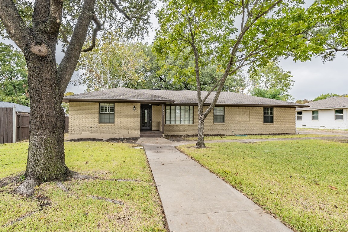 1605 Blackhawk Lane Garland TX 75043
