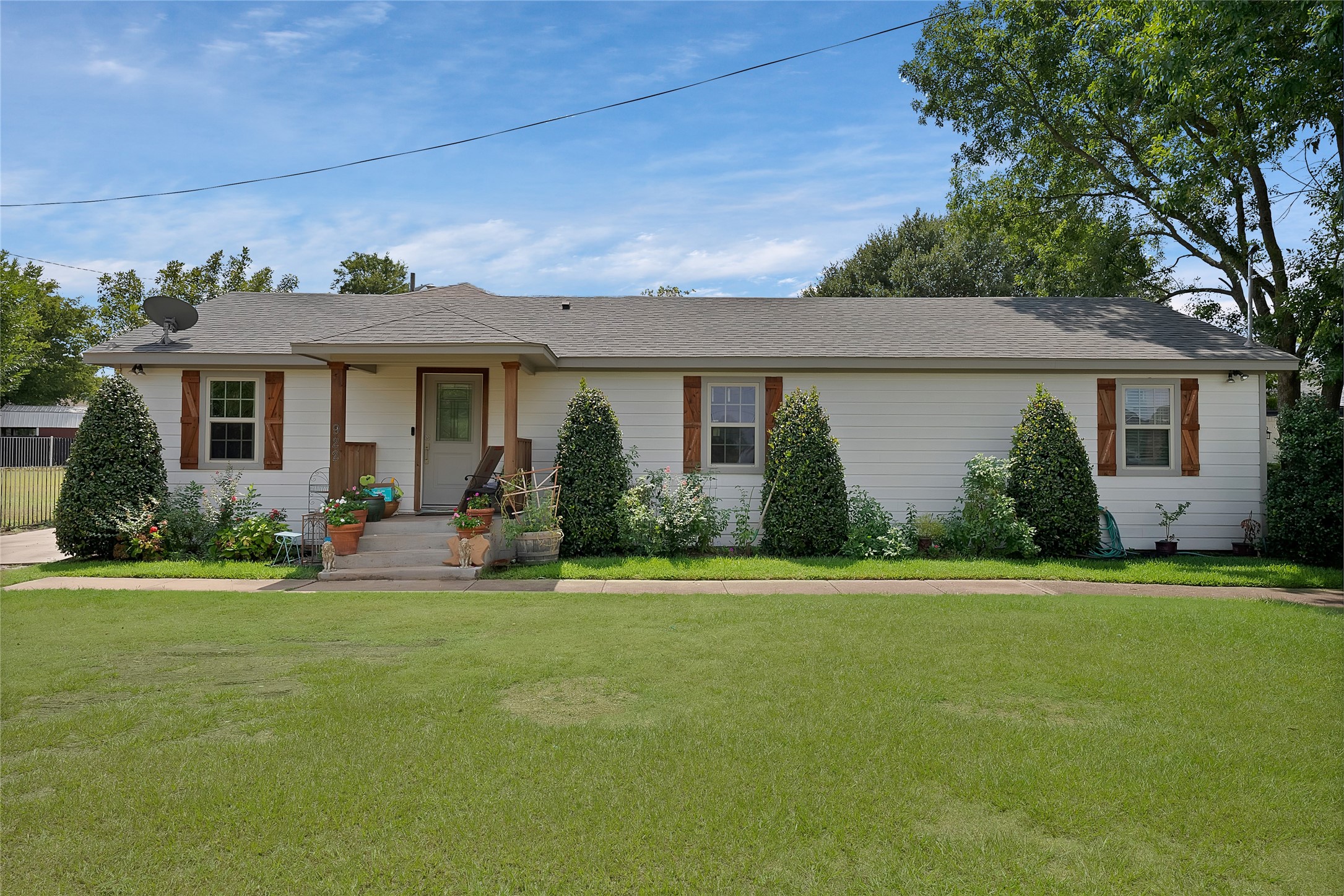 922 W Wintergreen Road Lancaster TX 75134