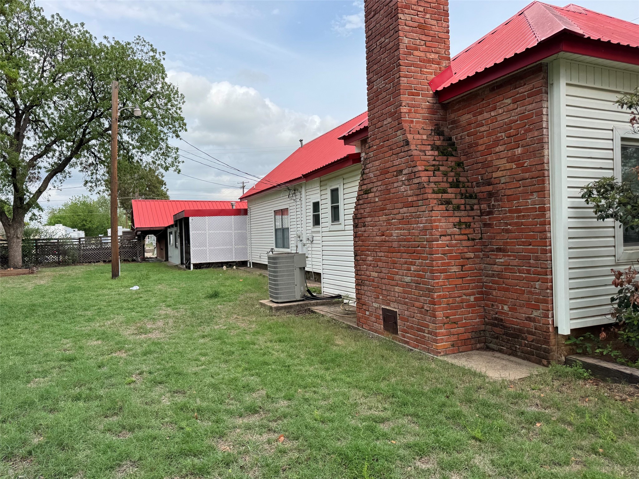 311 S Cedar Street Seymour TX 76380
