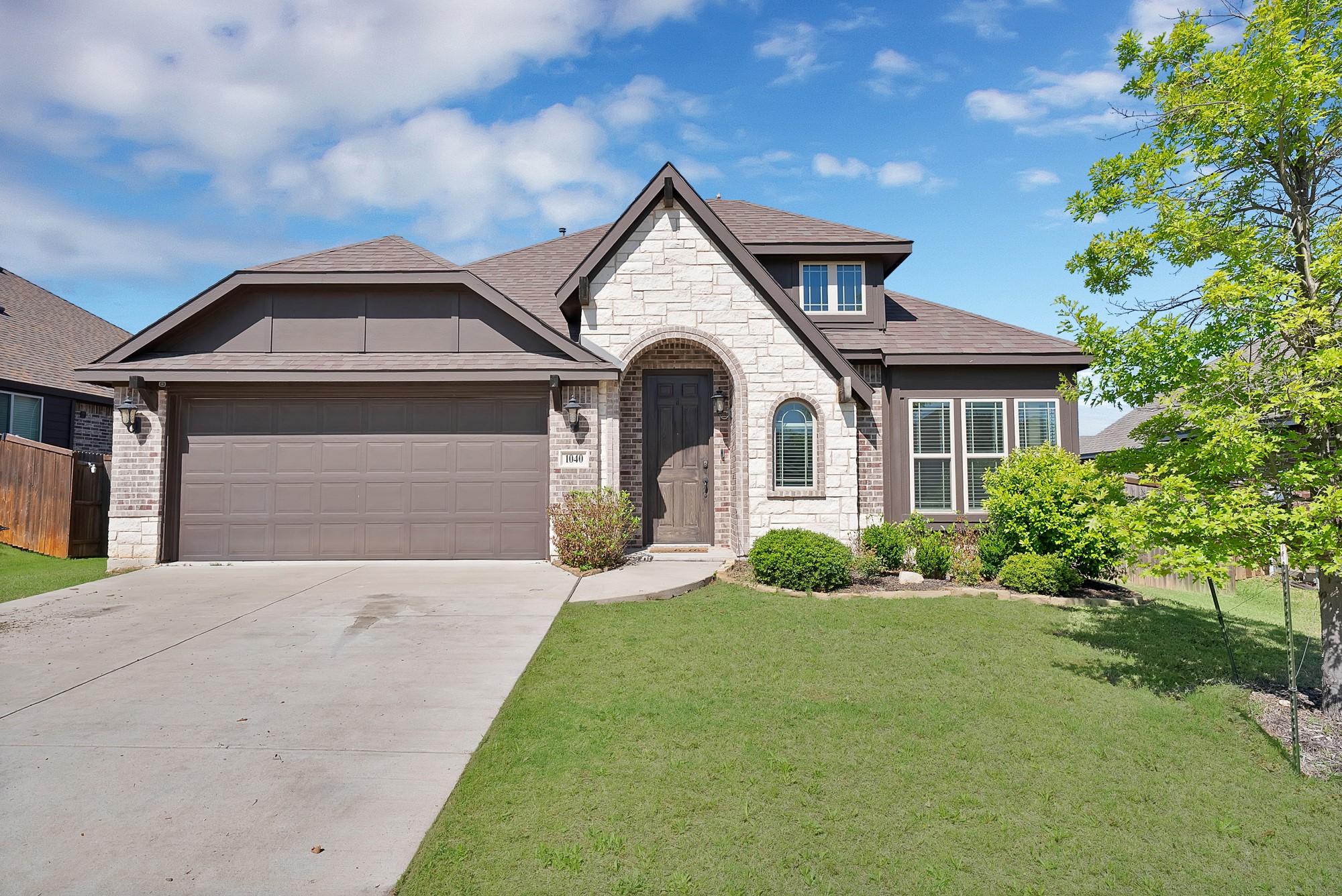 1040 Weeping Oak Drive Burleson TX 76028