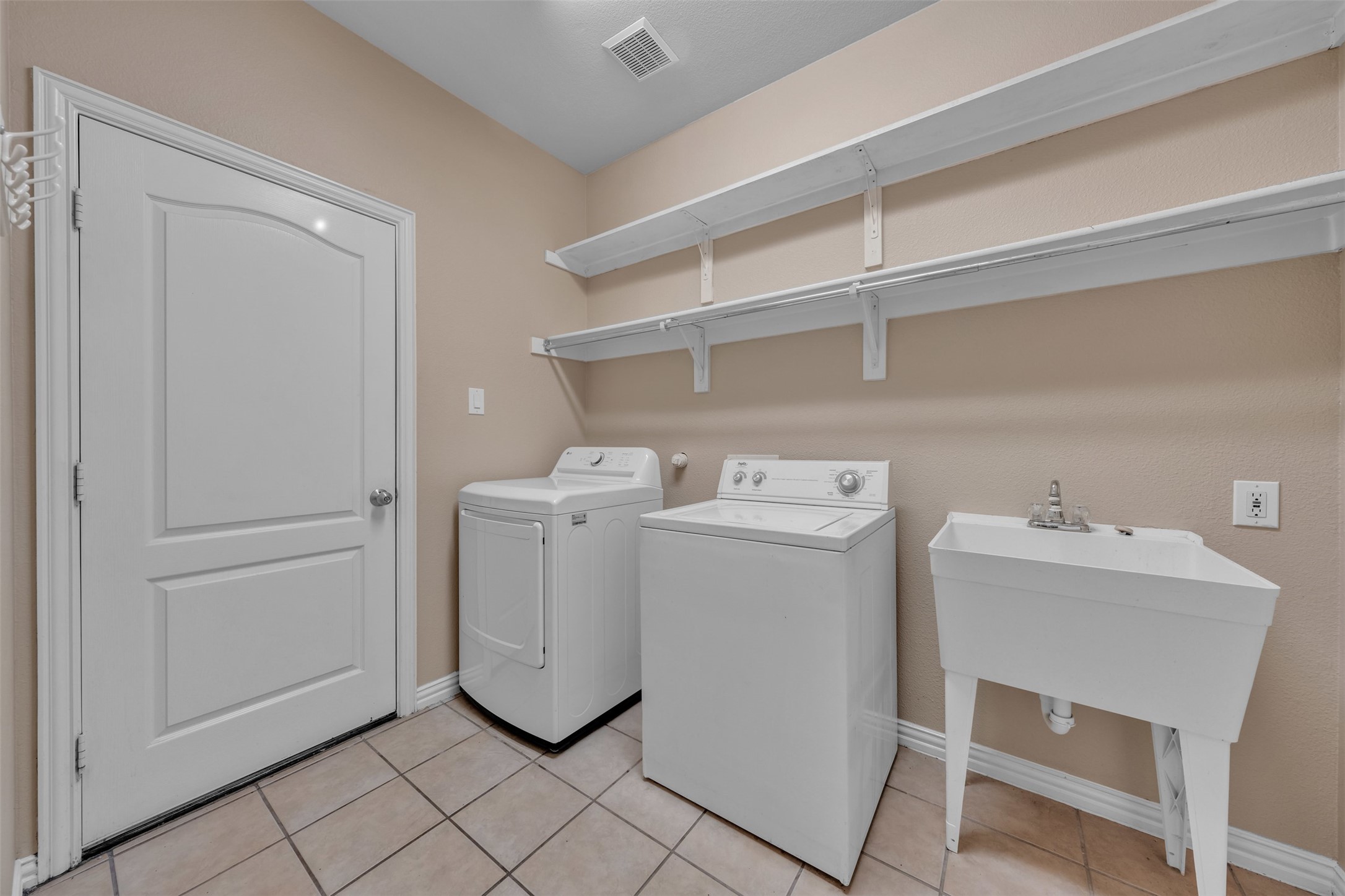 2951 Velero Grand Prairie TX 75054