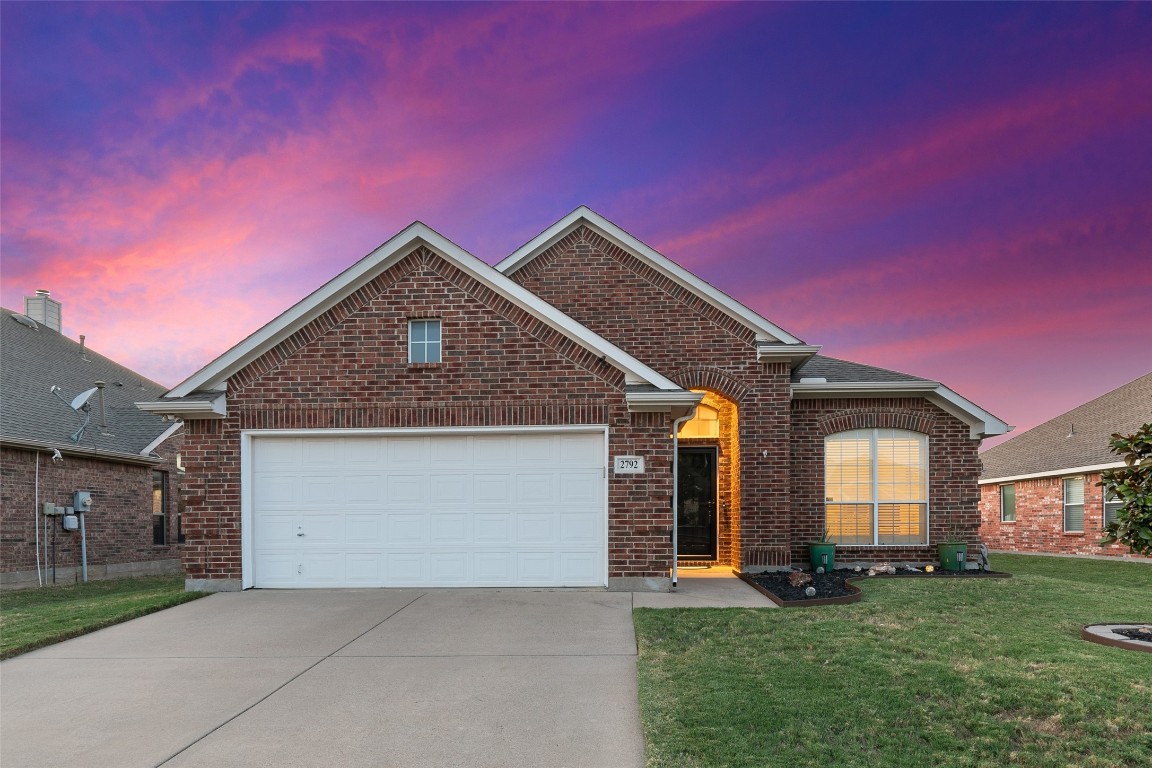2792 Autumn Breeze Grand Prairie TX 75052