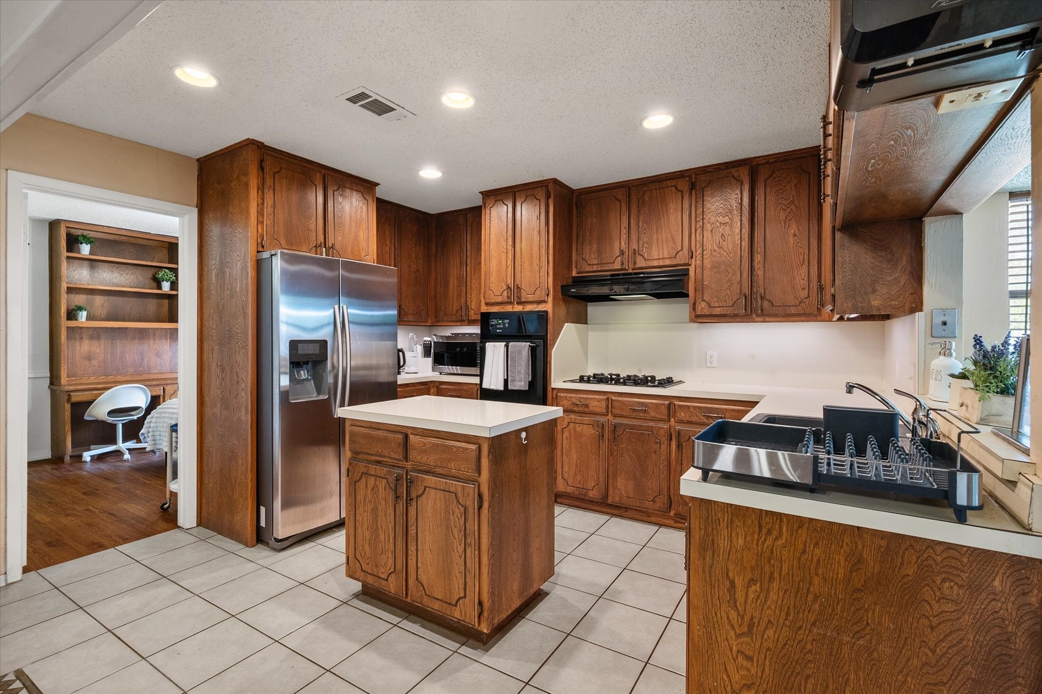 910 Cherry Laurel Lane Arlington TX 76012