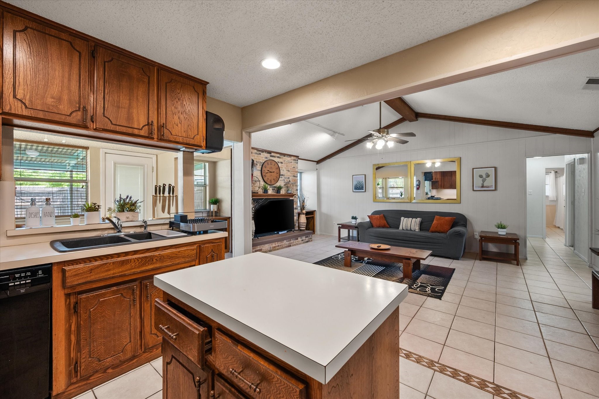 910 Cherry Laurel Lane Arlington TX 76012
