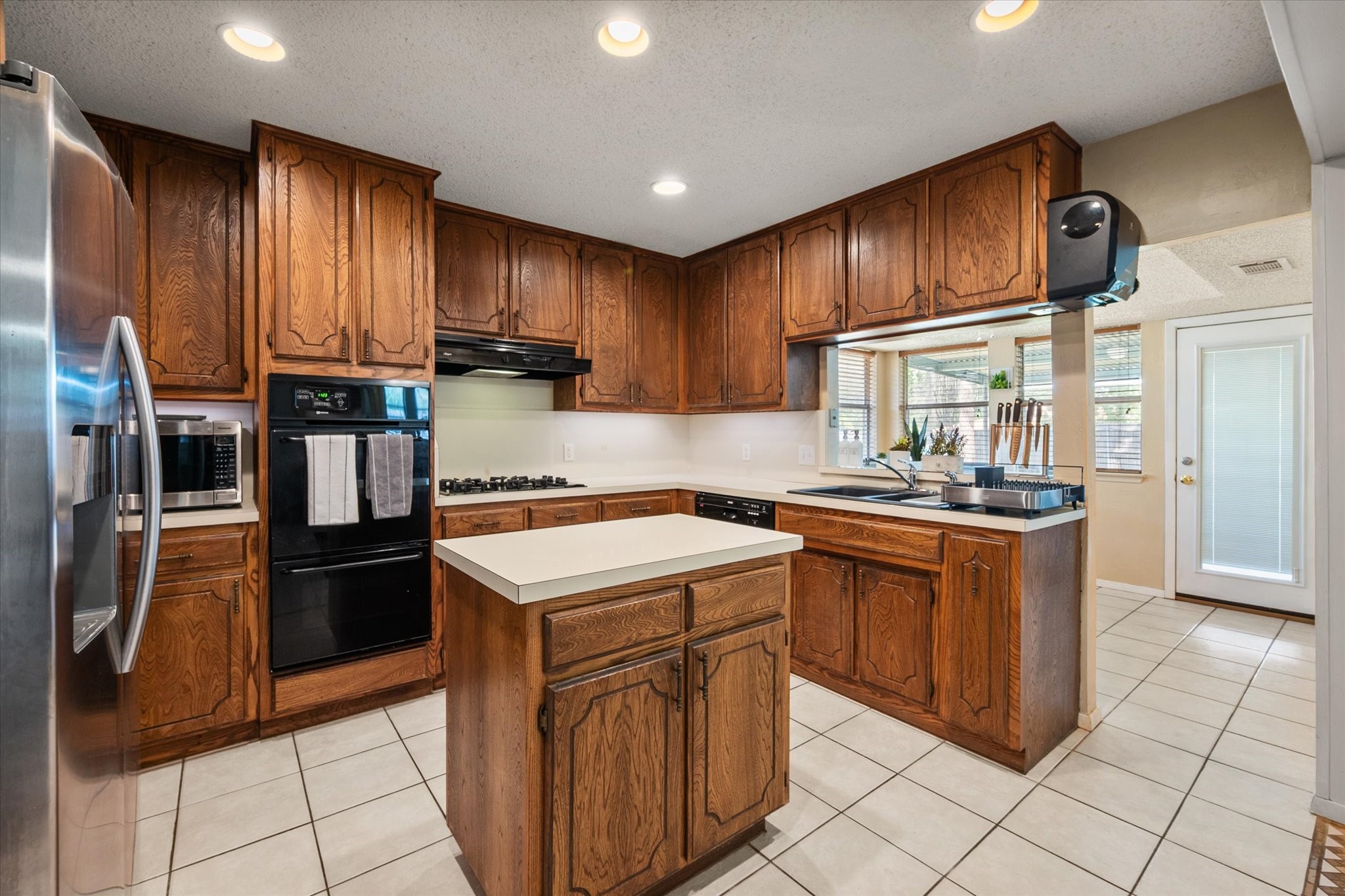 910 Cherry Laurel Lane Arlington TX 76012