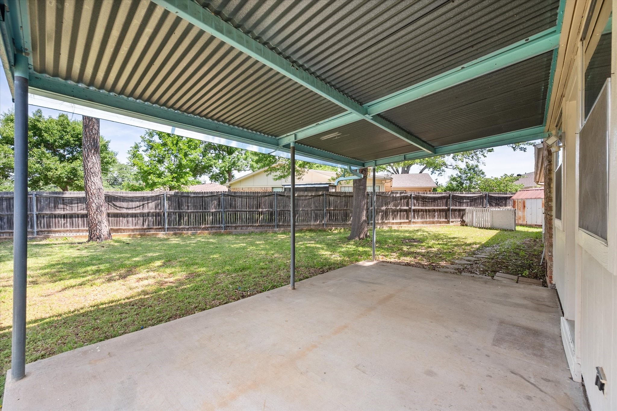 910 Cherry Laurel Lane Arlington TX 76012