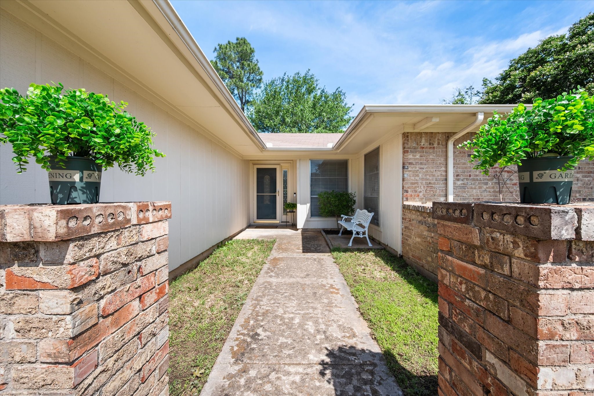 910 Cherry Laurel Lane Arlington TX 76012