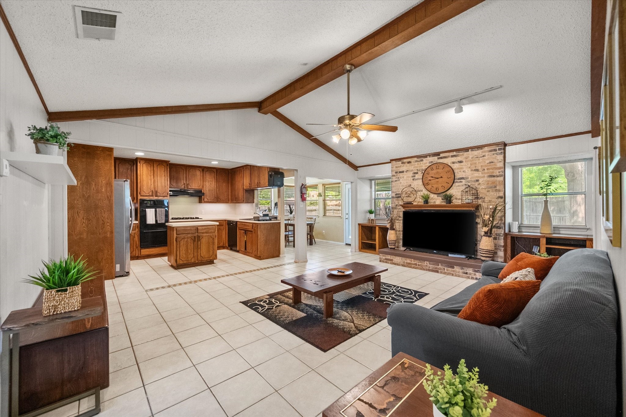 910 Cherry Laurel Lane Arlington TX 76012