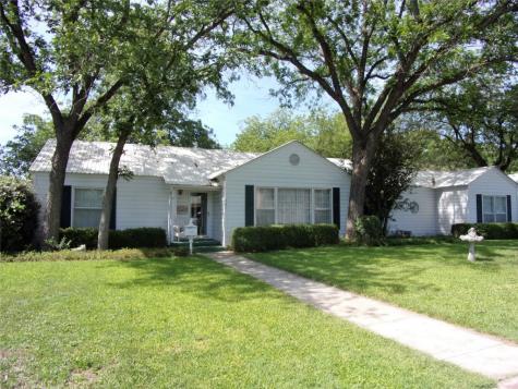 301 W Dry Street San Saba TX 76877