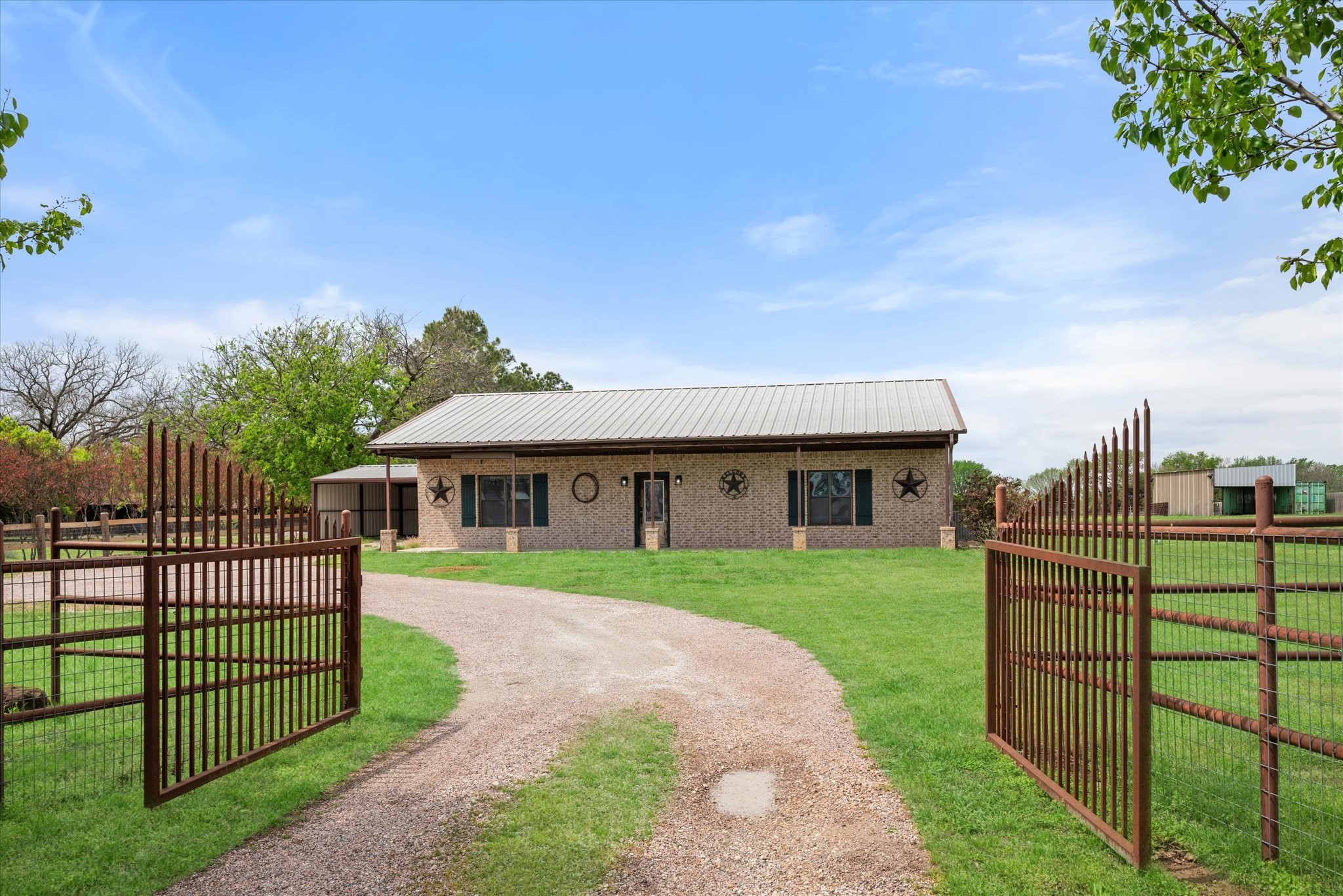 504 N Texas Street Tioga TX 76271