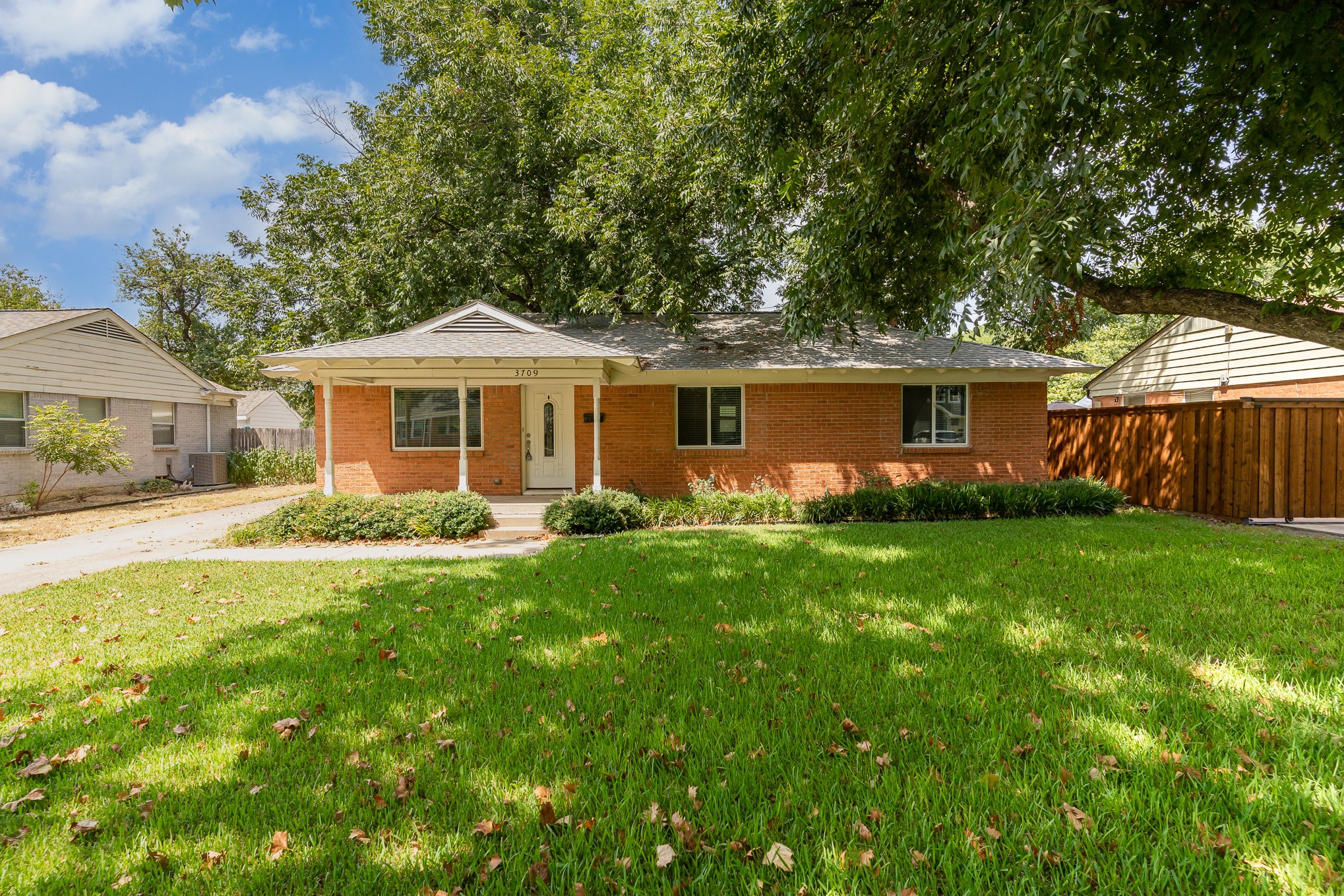 3709 Van Ness Lane Dallas TX 75220