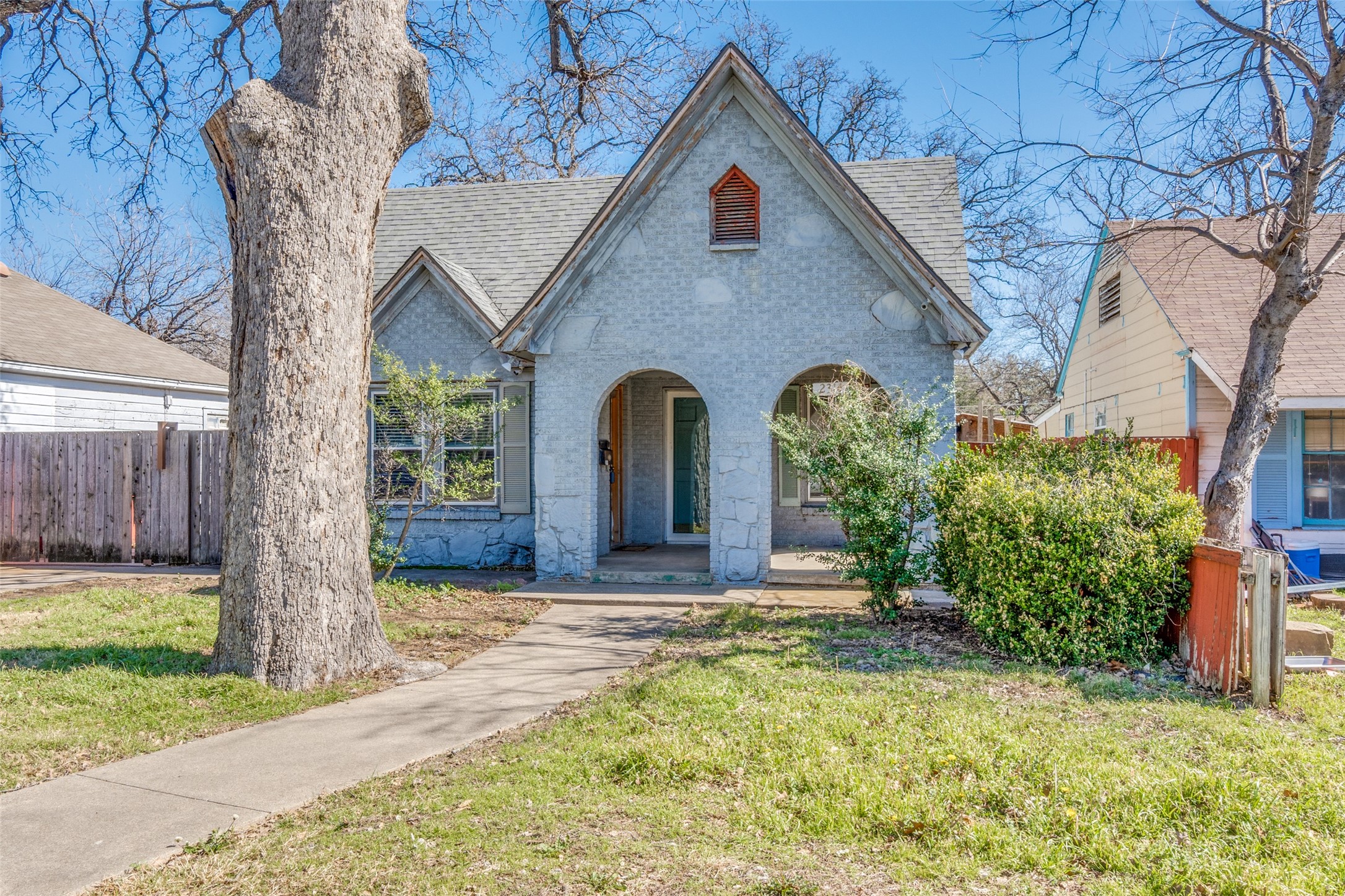 2314 W Lovers Lane Dallas TX 75235