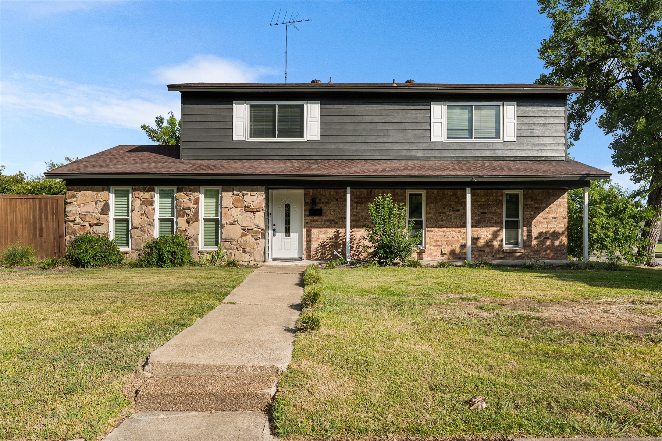 1801 Travis Street Garland TX 75042