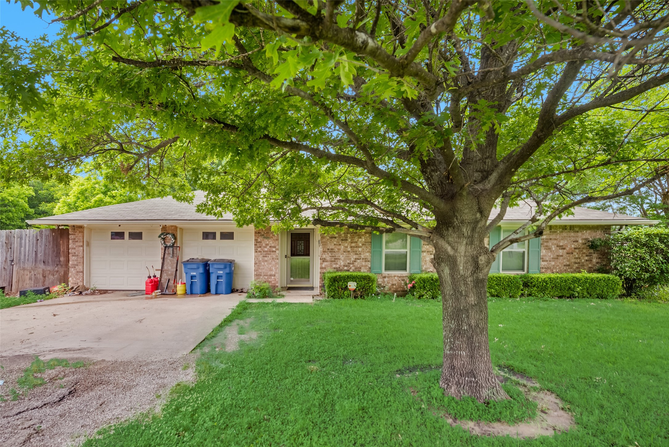 1216 S Mulberry Street Ennis TX 75119
