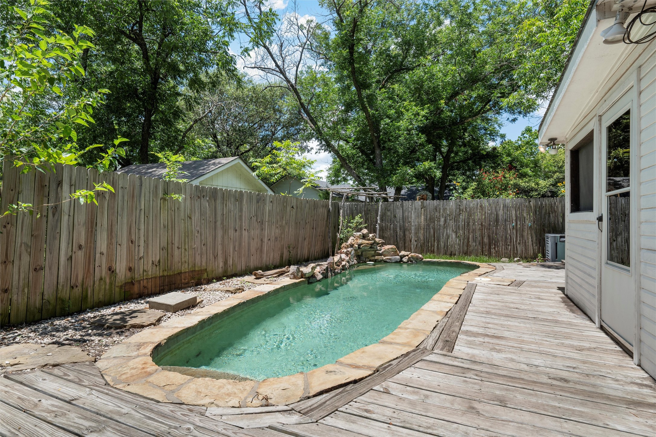 308 S Reagan Street West TX 76691