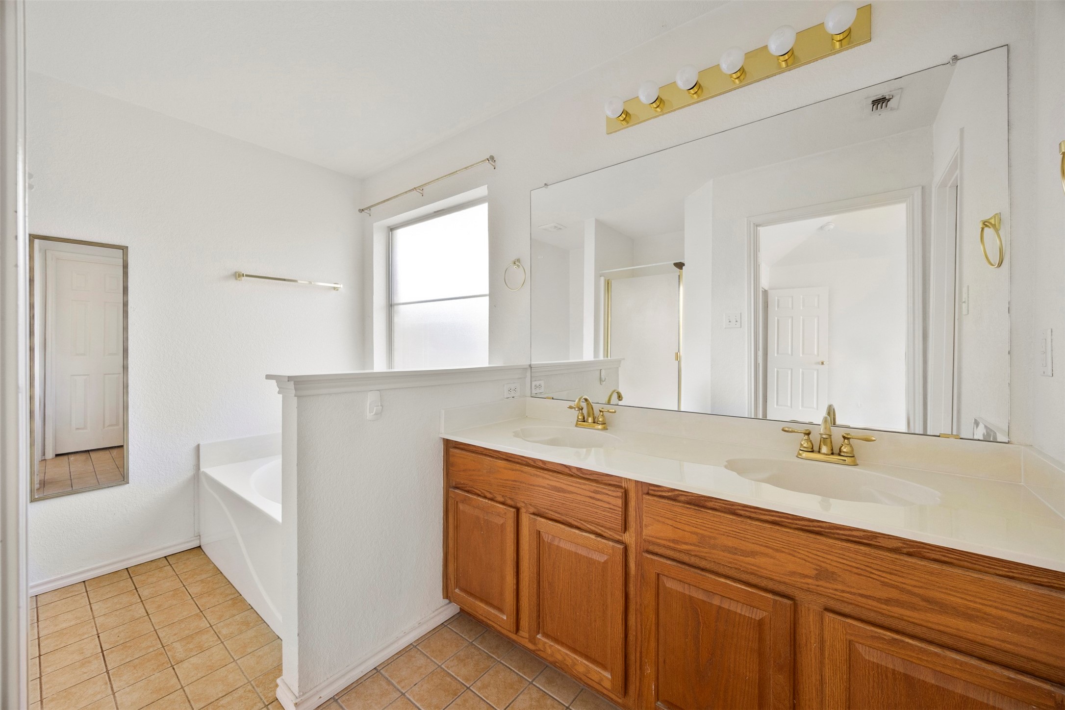 1021 Miles Avenue Burleson TX 76028