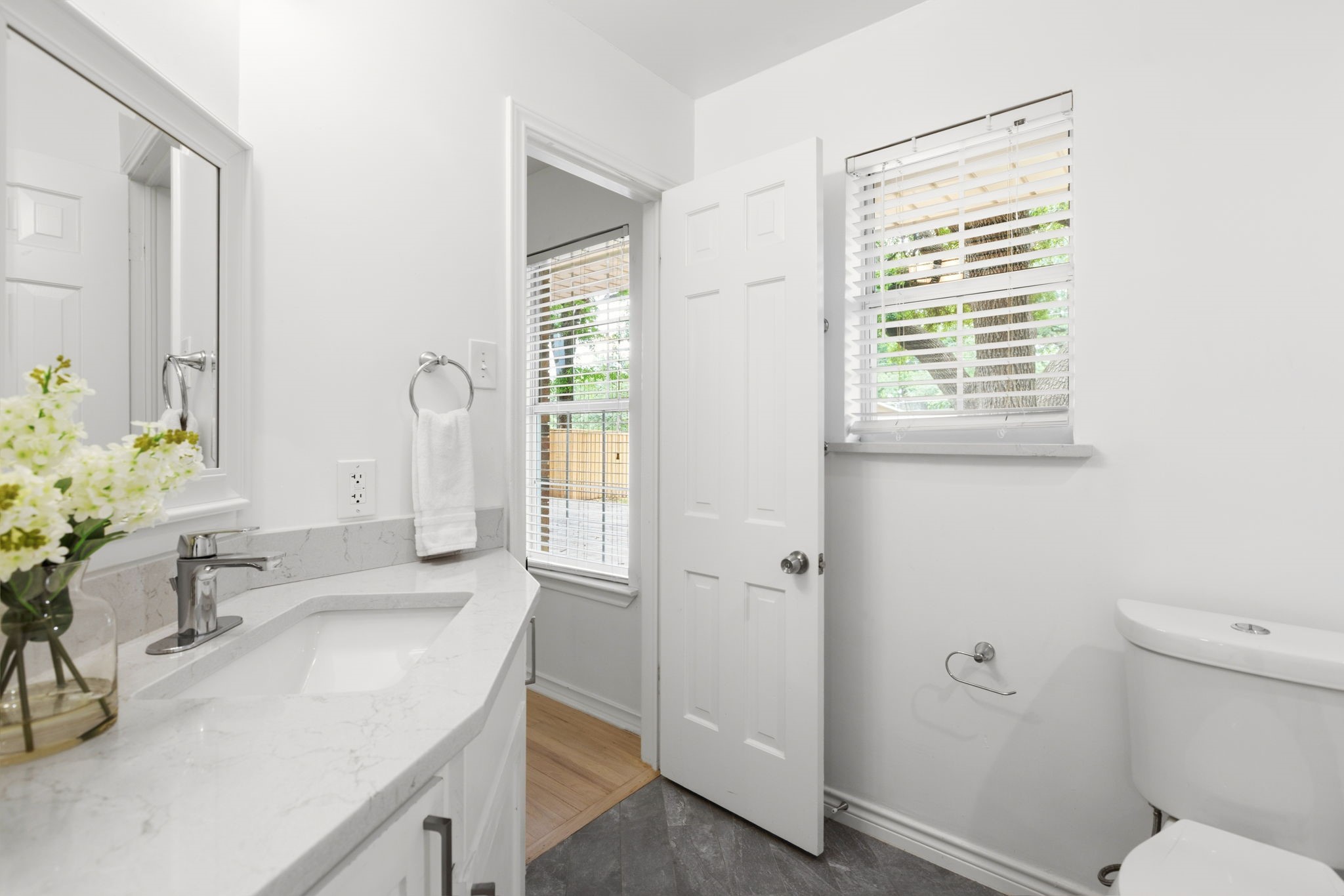 6554 Ridgeview Circle Dallas TX 75240