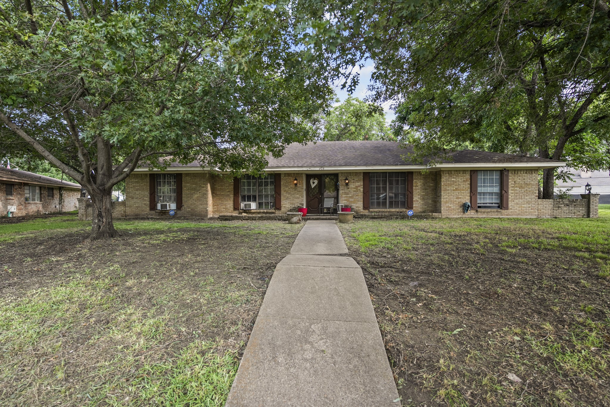 729 Surrey Circle Grand Prairie TX 75050