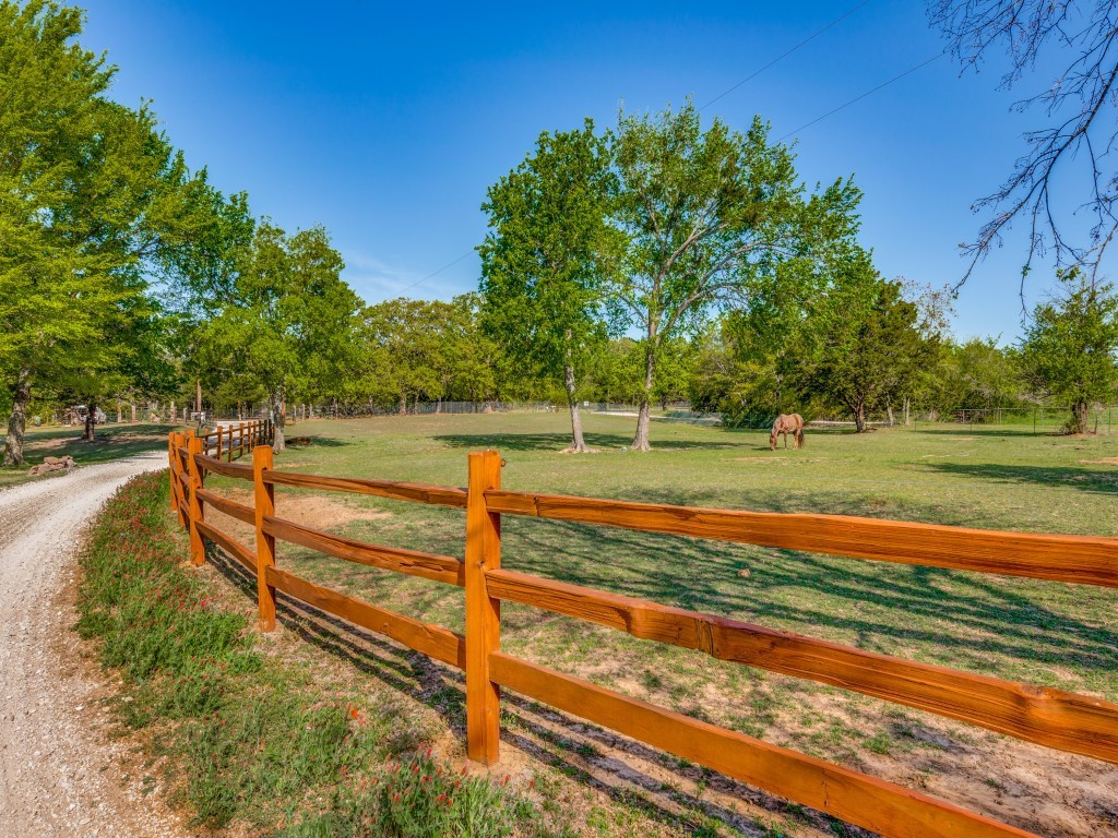 792 Prairie Grove Road Valley View TX 76272