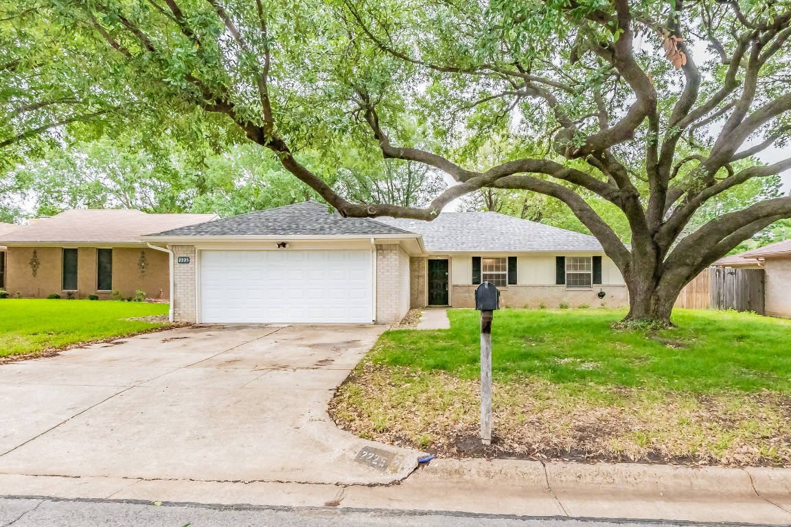2225 Honey Creek Lane Arlington TX 76006