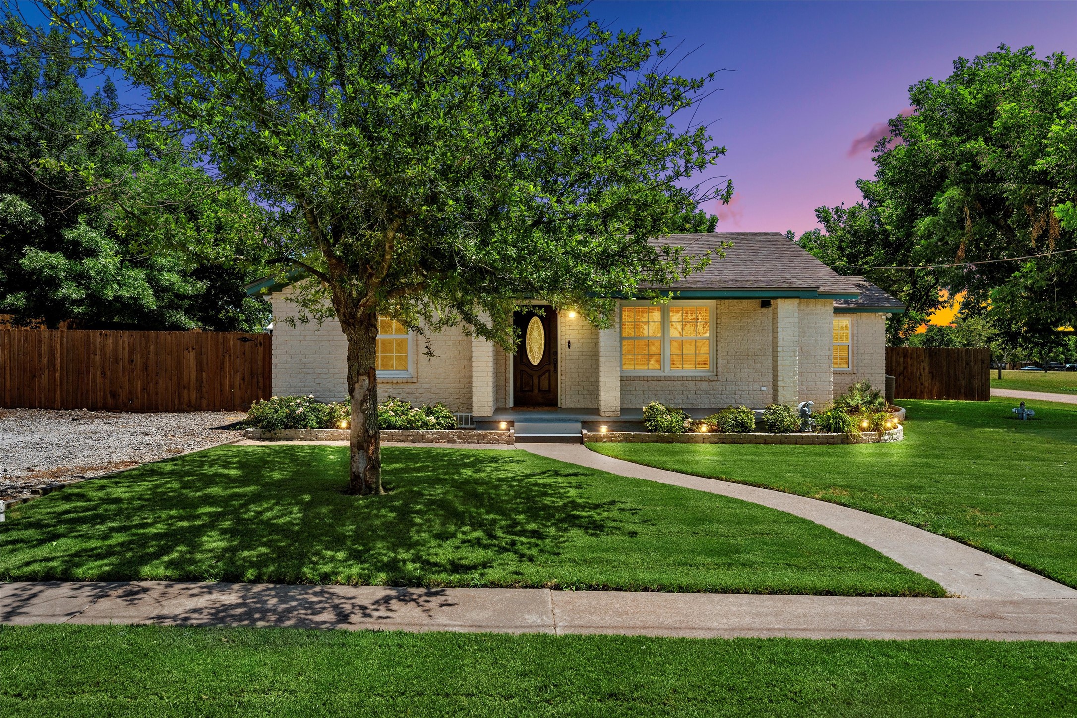 511 W Houston Street Abbott TX 76621